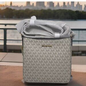 Jet Set Travel Small Signature Logo Messenger Bag Saffiano Leather NewWith Tag